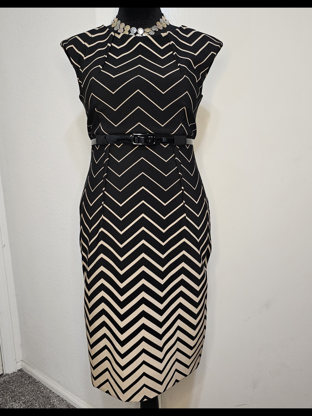 Connected Apparel Sleeveless Black and Cream Chevron Sheath Dress Sz 8